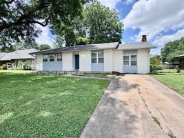 featured image of 606 N Village Ave