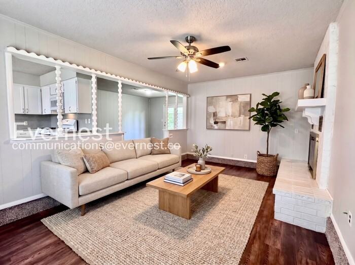 606 N Village Ave - Photo 4 of 31