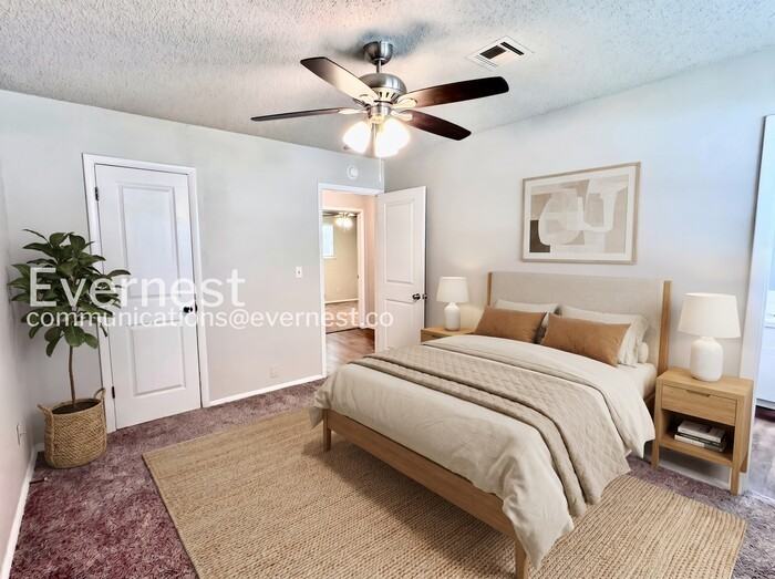 606 N Village Ave - Photo 7 of 31