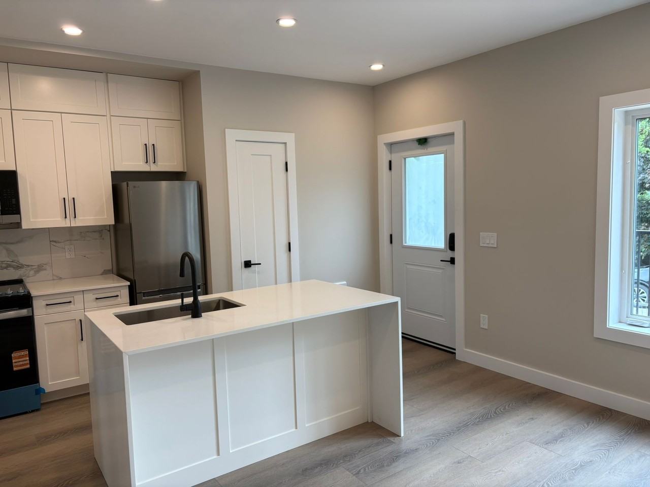 331 Bloomfield Avenue #B - Photo 2 of 7