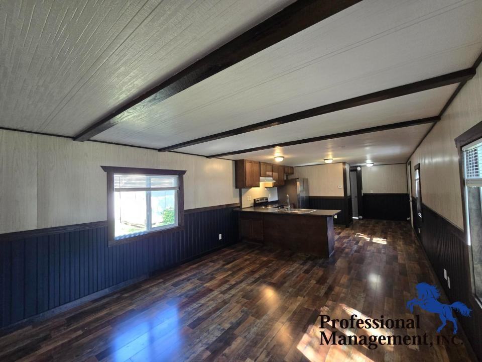 1620 Valley Dr - Photo 3 of 10