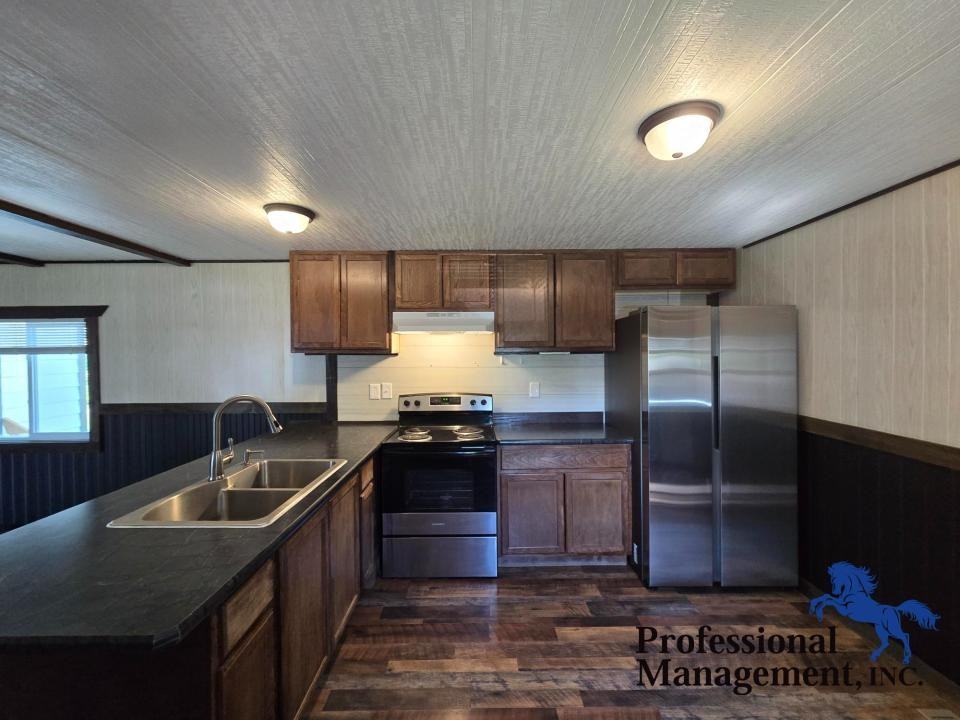 1620 Valley Dr - Photo 4 of 10