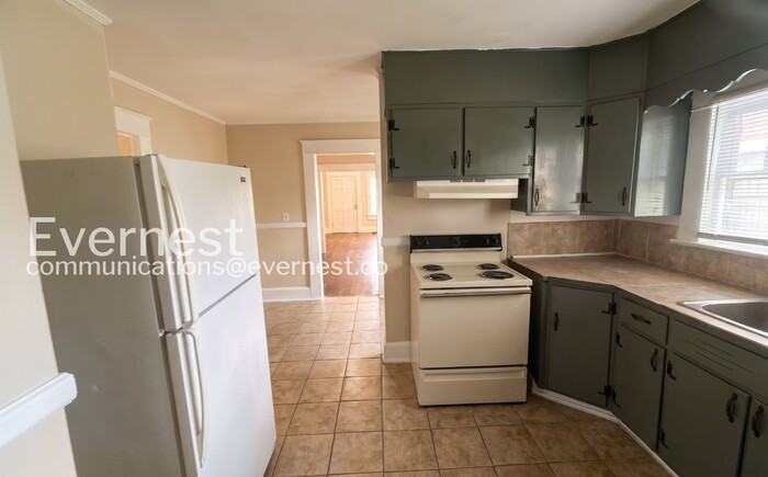 1119 Graymont Ave W - Photo 2 of 20
