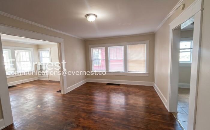 1119 Graymont Ave W - Photo 6 of 20