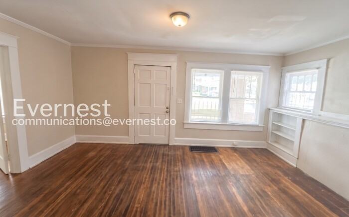 1119 Graymont Ave W - Photo 7 of 20