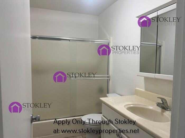 35 Roberts St #B - Photo 2 of 12