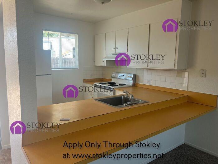 35 Roberts St #B - Photo 3 of 12