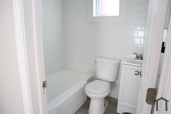 1605 Homestead St #5 - Photo 2 of 5
