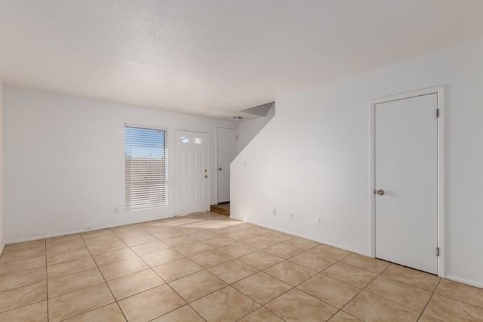6024 W Oregon Ave #C - Photo 5 of 26