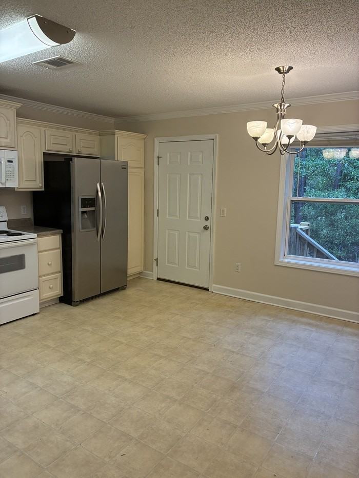 820 Deer Trail Ln - Photo 5 of 17