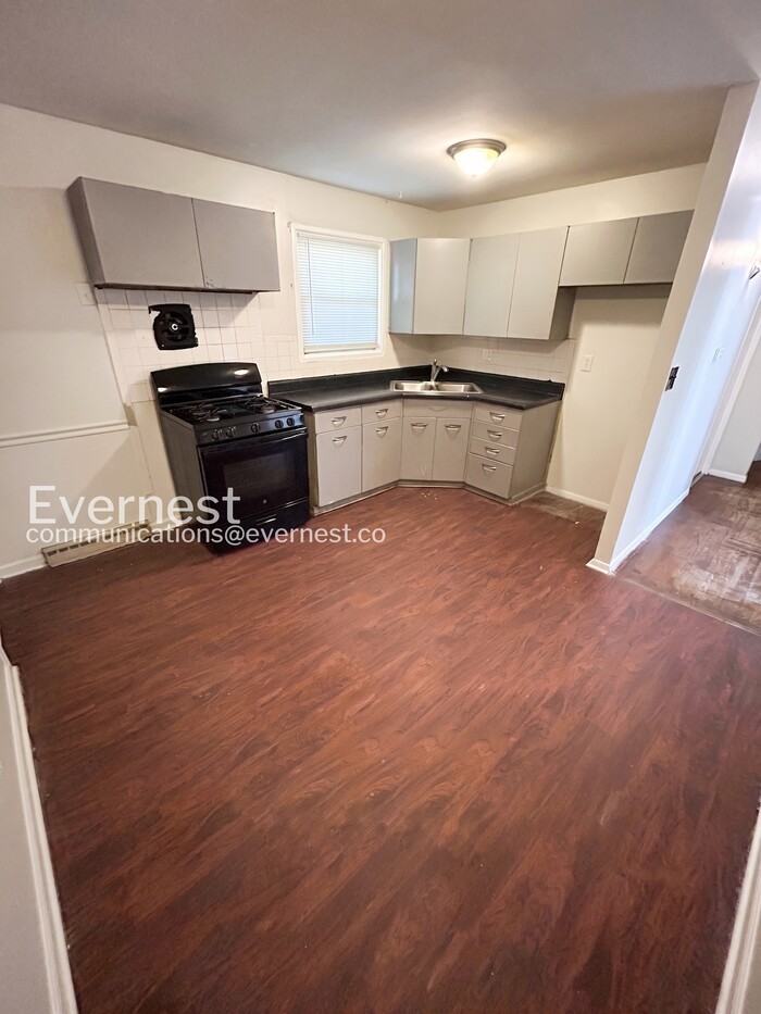 1359 Cove Ln - Photo 2 of 22