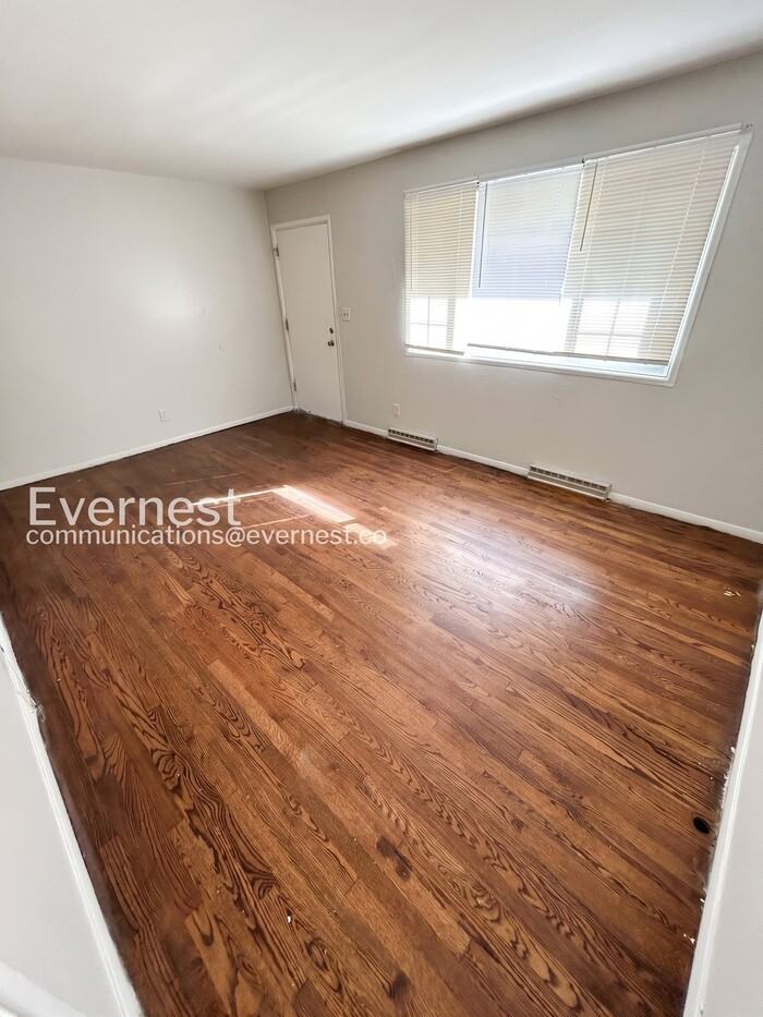1359 Cove Ln - Photo 4 of 22