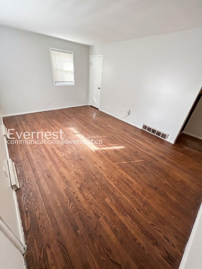 1359 Cove Ln - Photo 5 of 22
