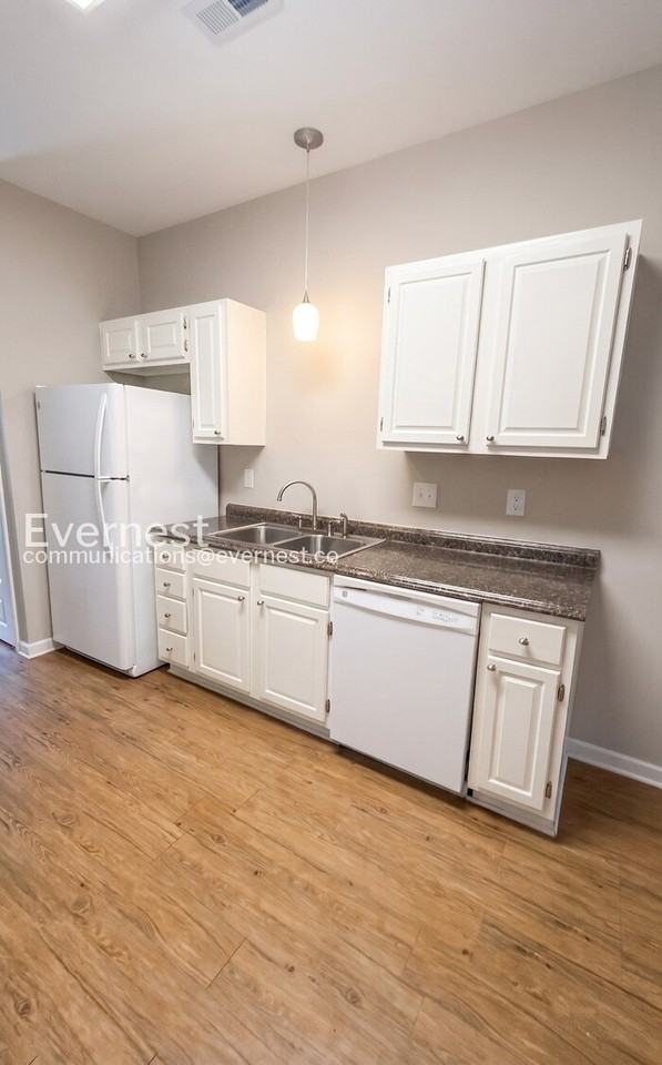 224 W Acadia Ave #100 - Photo 4 of 17