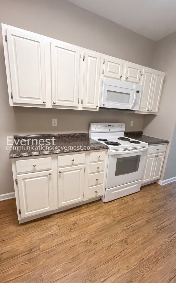 224 W Acadia Ave #100 - Photo 5 of 17