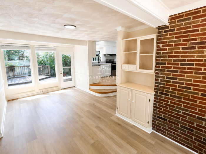 302 N Pershing Ave - Photo 3 of 21