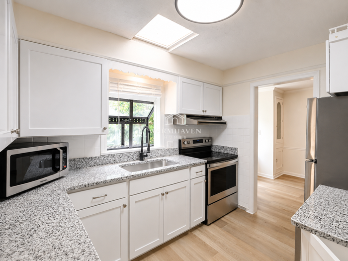302 N Pershing Ave - Photo 4 of 21