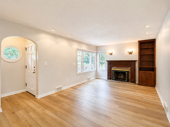 302 N Pershing Ave - Photo 6 of 21
