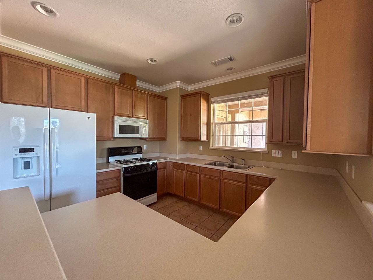1320 Anita Ct - Photo 2 of 12