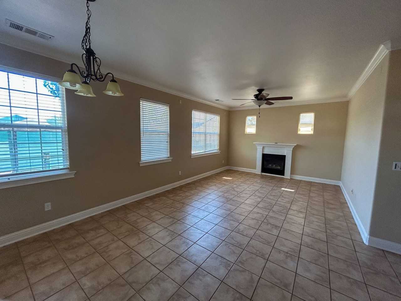 1320 Anita Ct - Photo 3 of 12