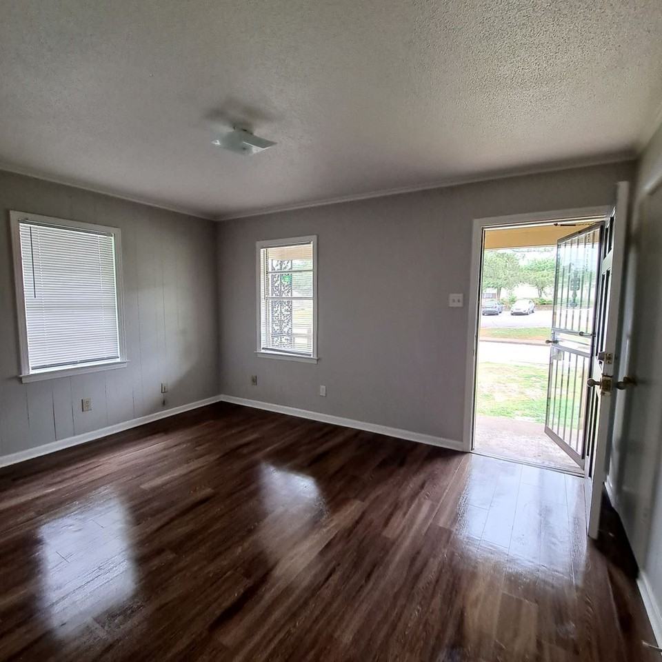 2972 Hale Ave - Photo 2 of 7