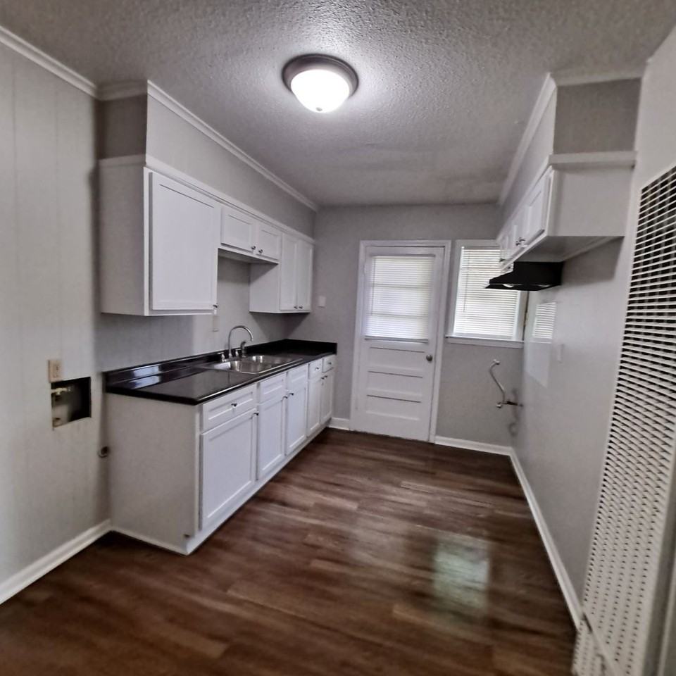 2972 Hale Ave - Photo 4 of 7