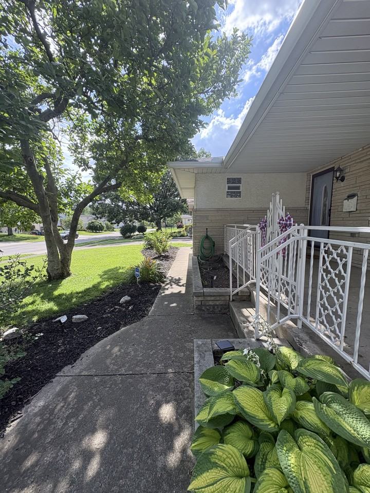 4036 Anthony Ct N #NA - Photo 3 of 16