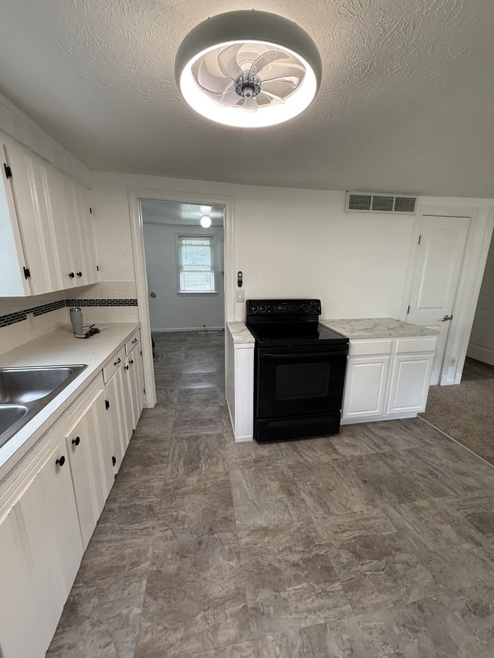4422 Rodgers Rd #NA - Photo 5 of 7
