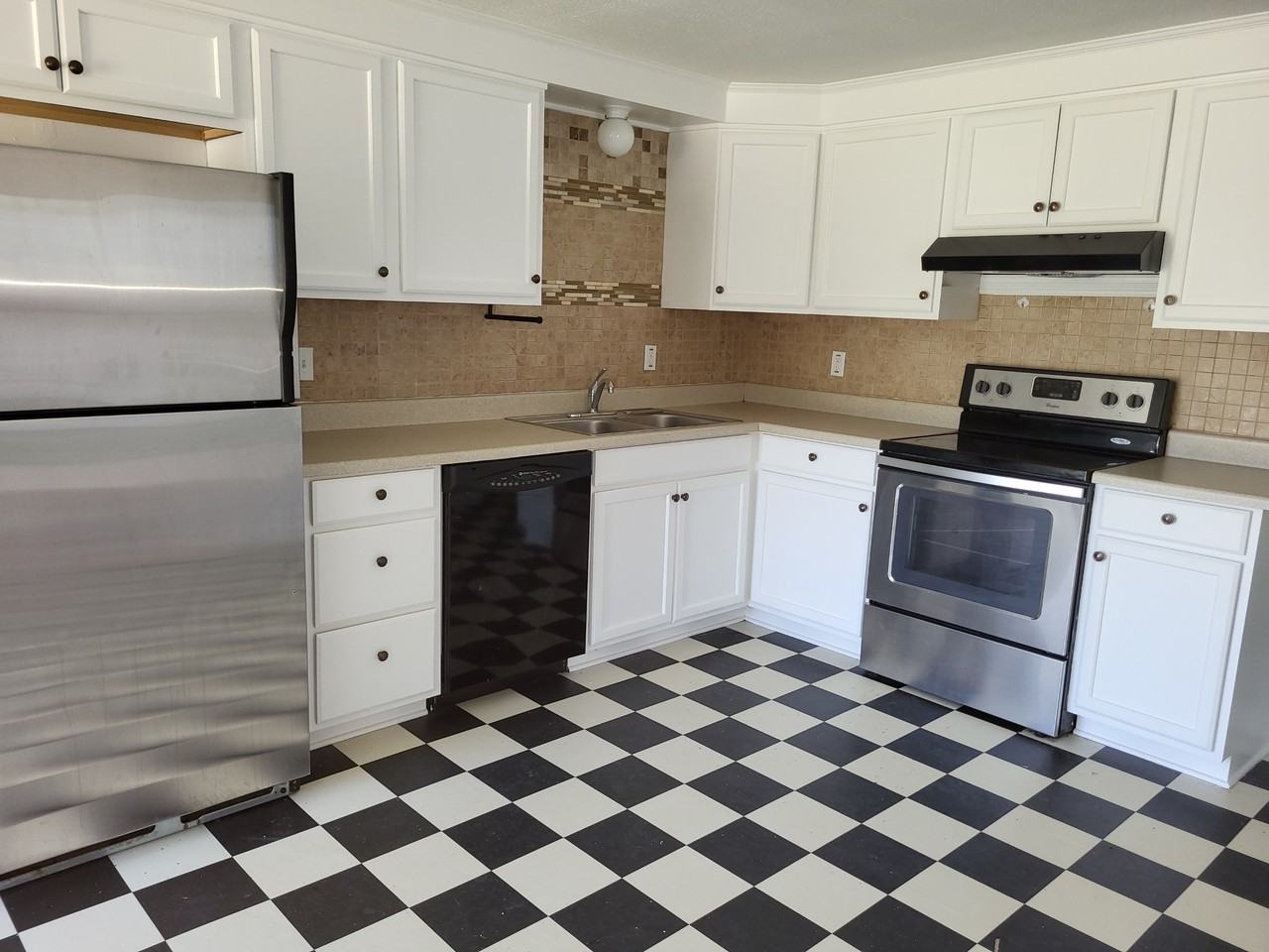 190 Gibbons Ct #NA - Photo 4 of 13