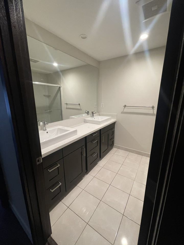 1229 E Wilson Ave #204 - Photo 7 of 9