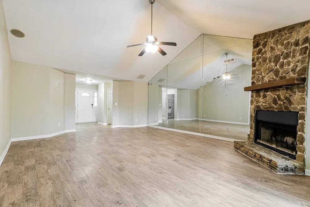 1576 Canberra Dr #NA - Photo 3 of 12