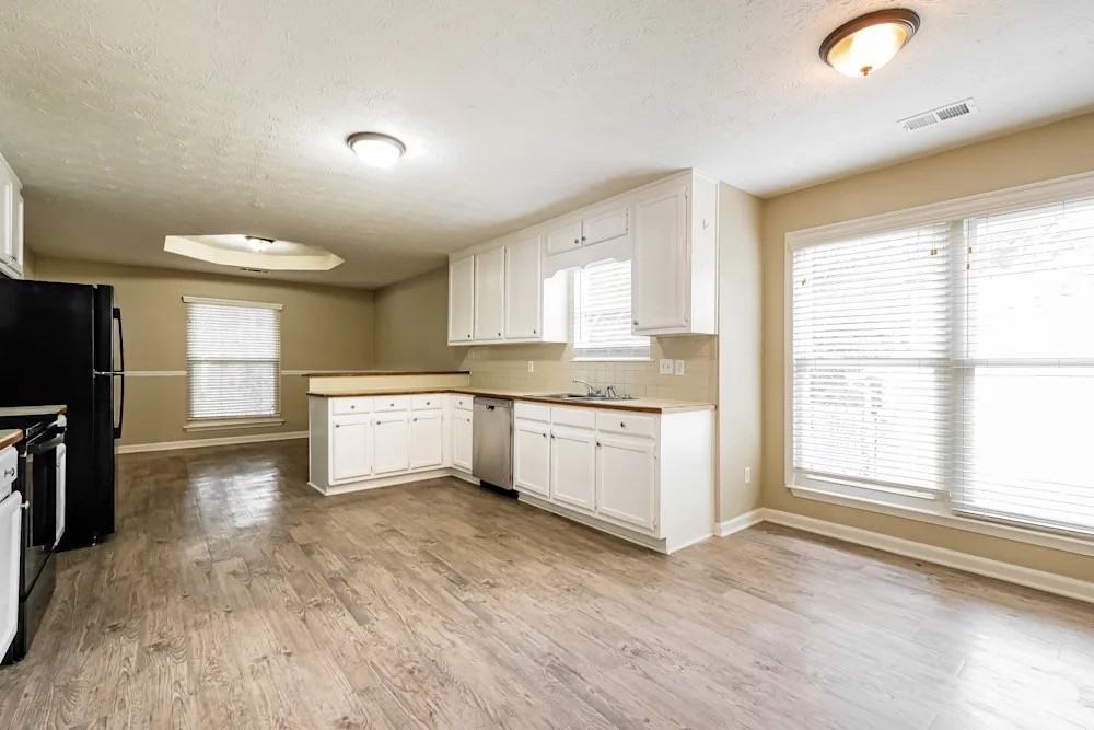 1576 Canberra Dr #NA - Photo 4 of 12