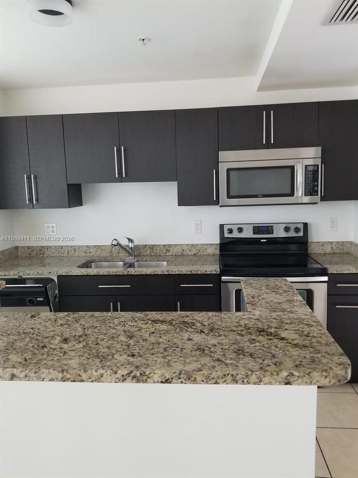40 Calabria Ave #101 - Photo 5 of 11