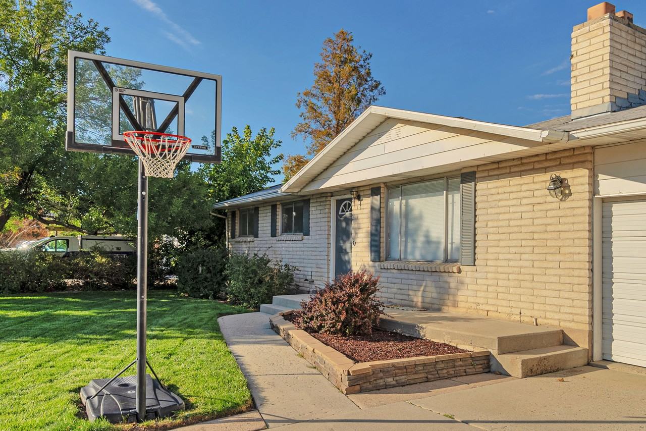 3246 W Royalwood Dr #NA - Photo 4 of 25