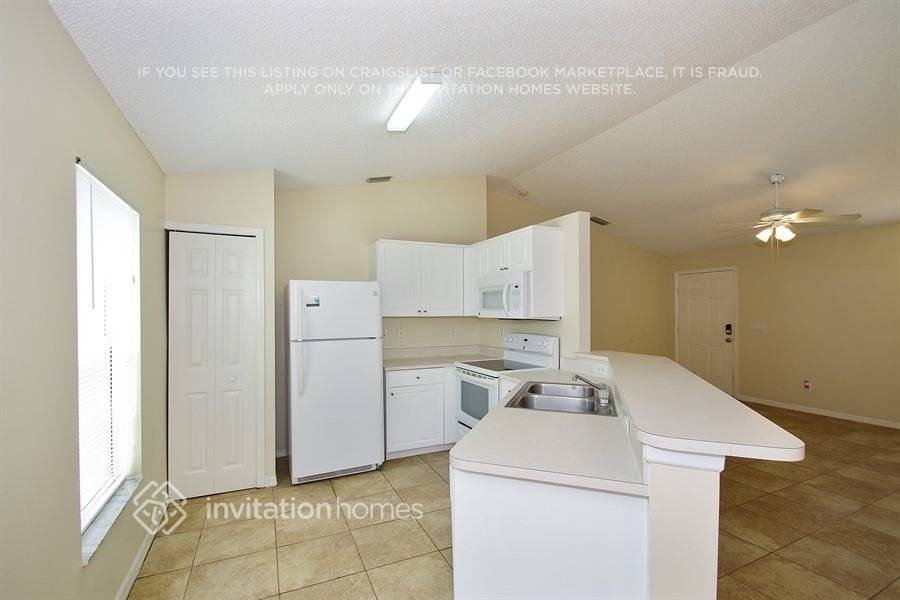 3009 Tropical Cir Se - Photo 4 of 15