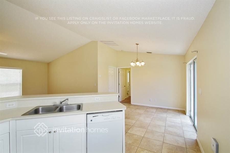 3009 Tropical Cir Se - Photo 5 of 15
