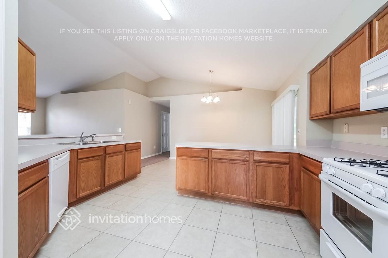 1131 Windy Bluff Dr - Photo 2 of 14