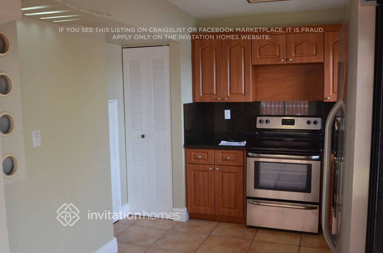 14002 Sw 161st Ter - Photo 3 of 12