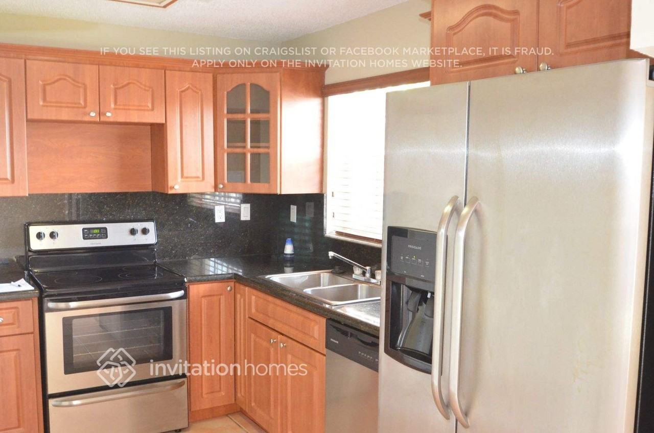 14002 Sw 161st Ter - Photo 4 of 12