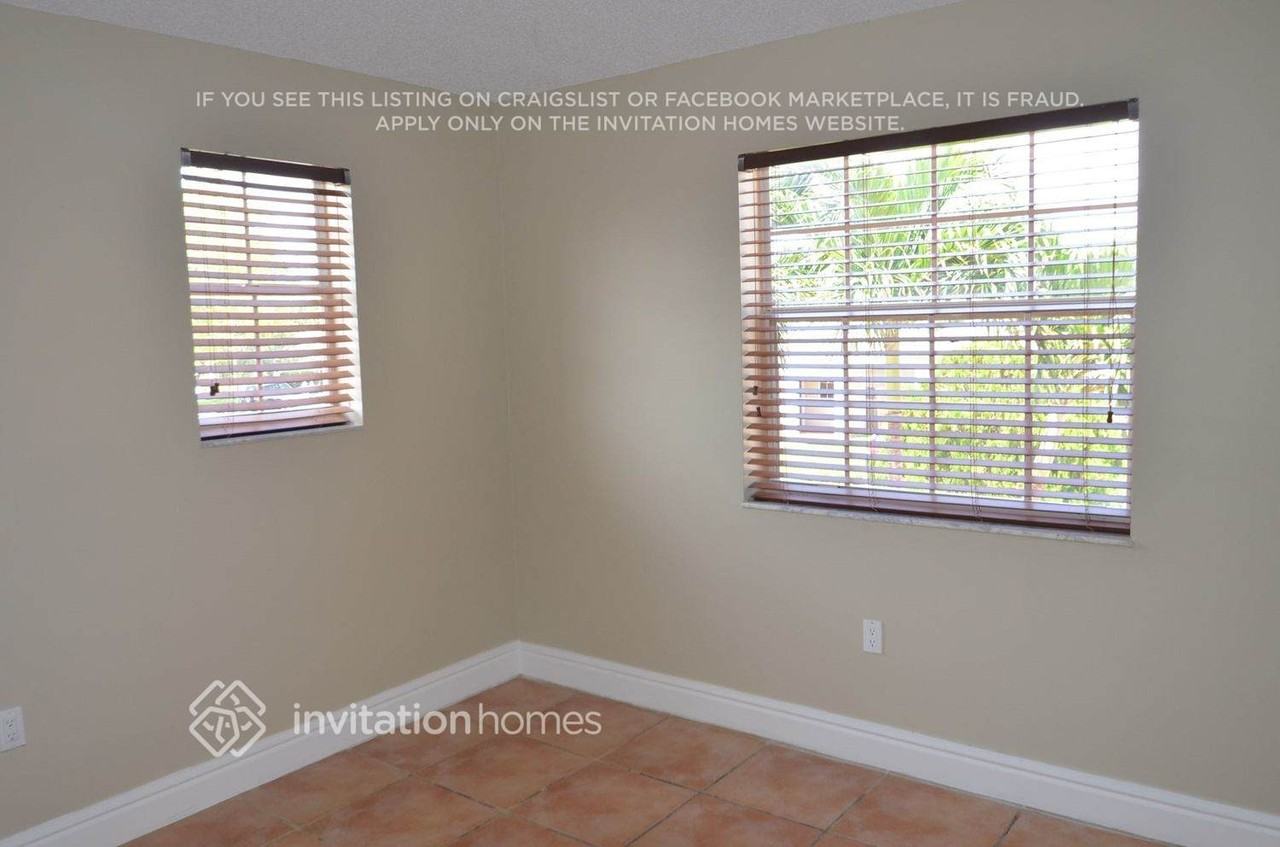 14002 Sw 161st Ter - Photo 7 of 12