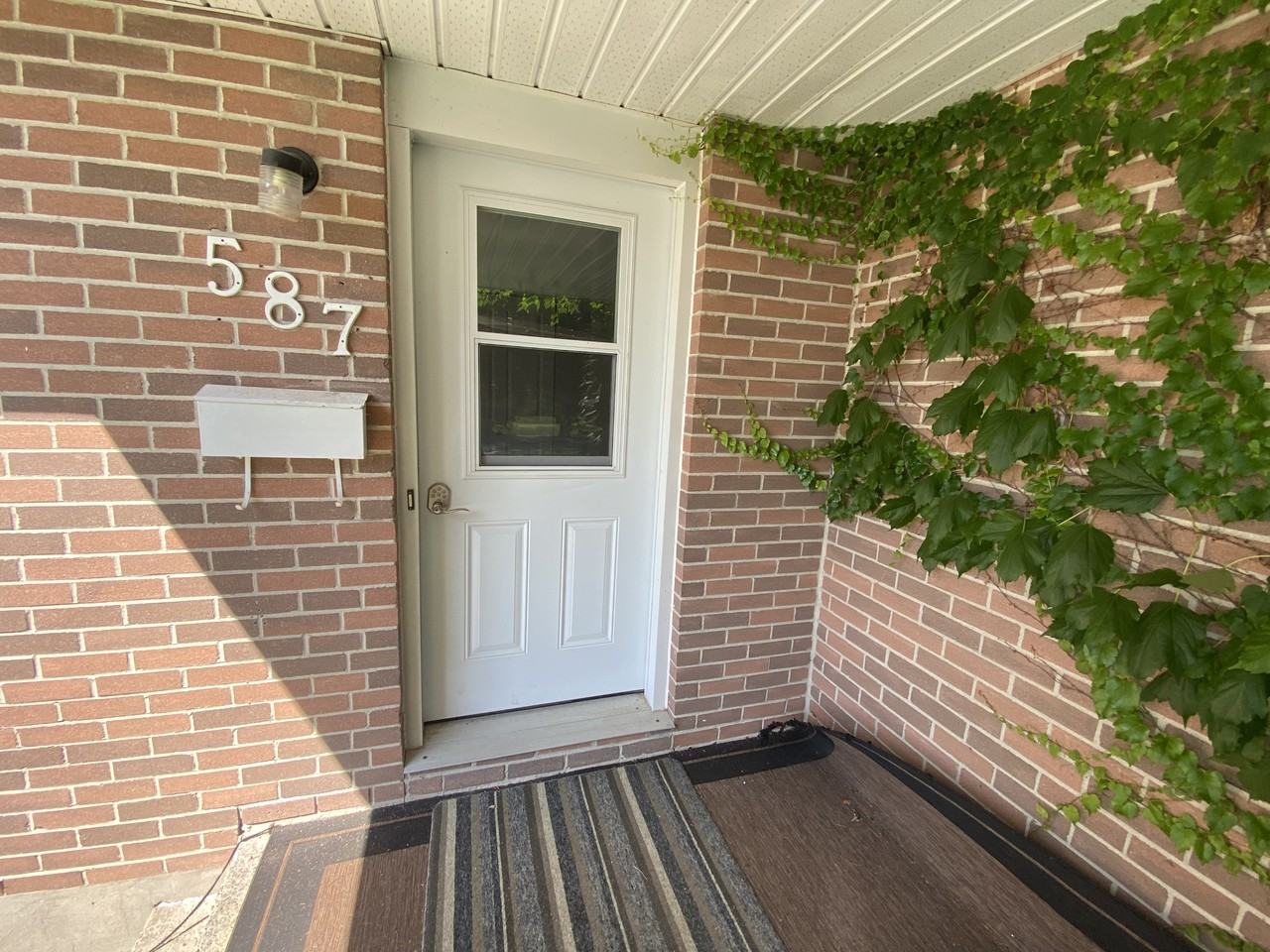 587 Bourne Pl - Photo 3 of 20