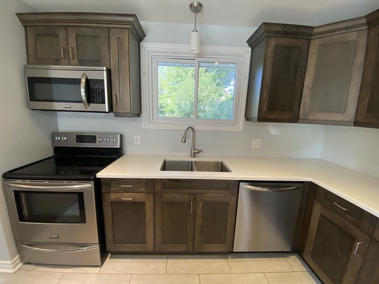 587 Bourne Pl - Photo 4 of 20
