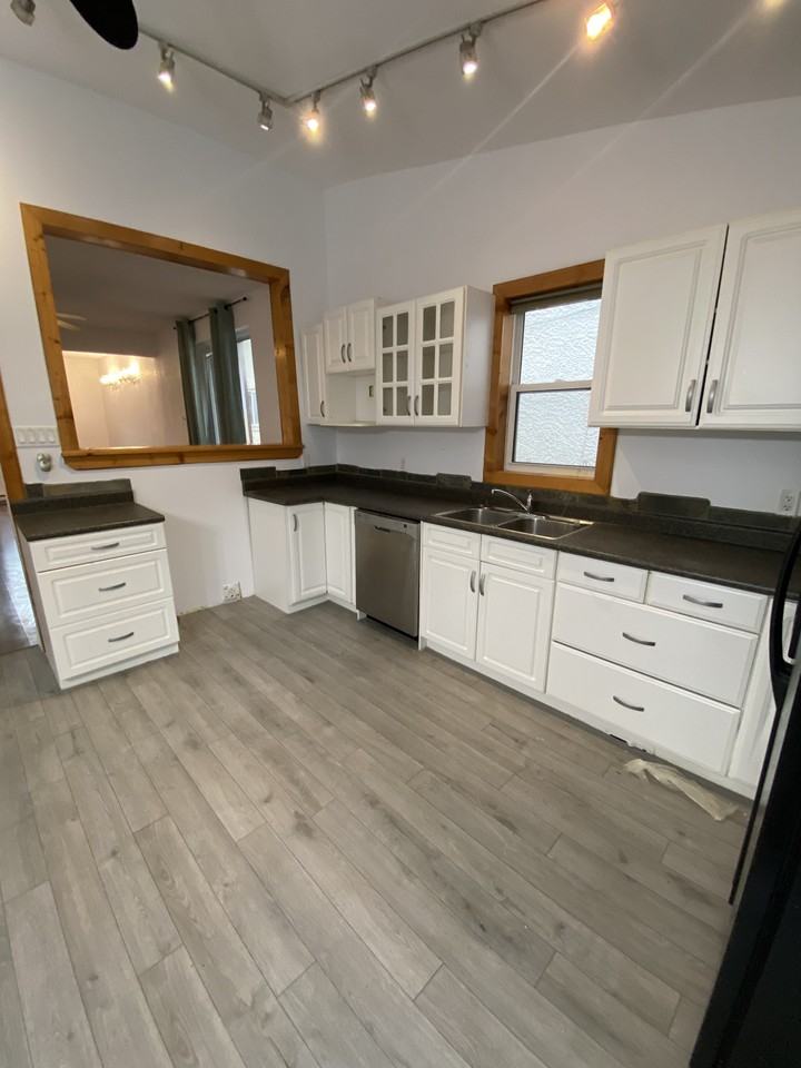 526 Aulneau St - Photo 2 of 15