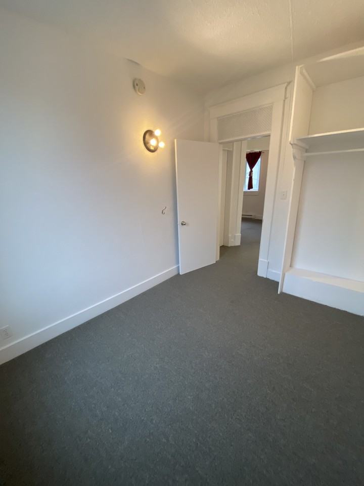 526 Aulneau St - Photo 5 of 15
