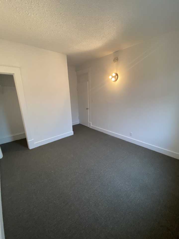 526 Aulneau St - Photo 7 of 15