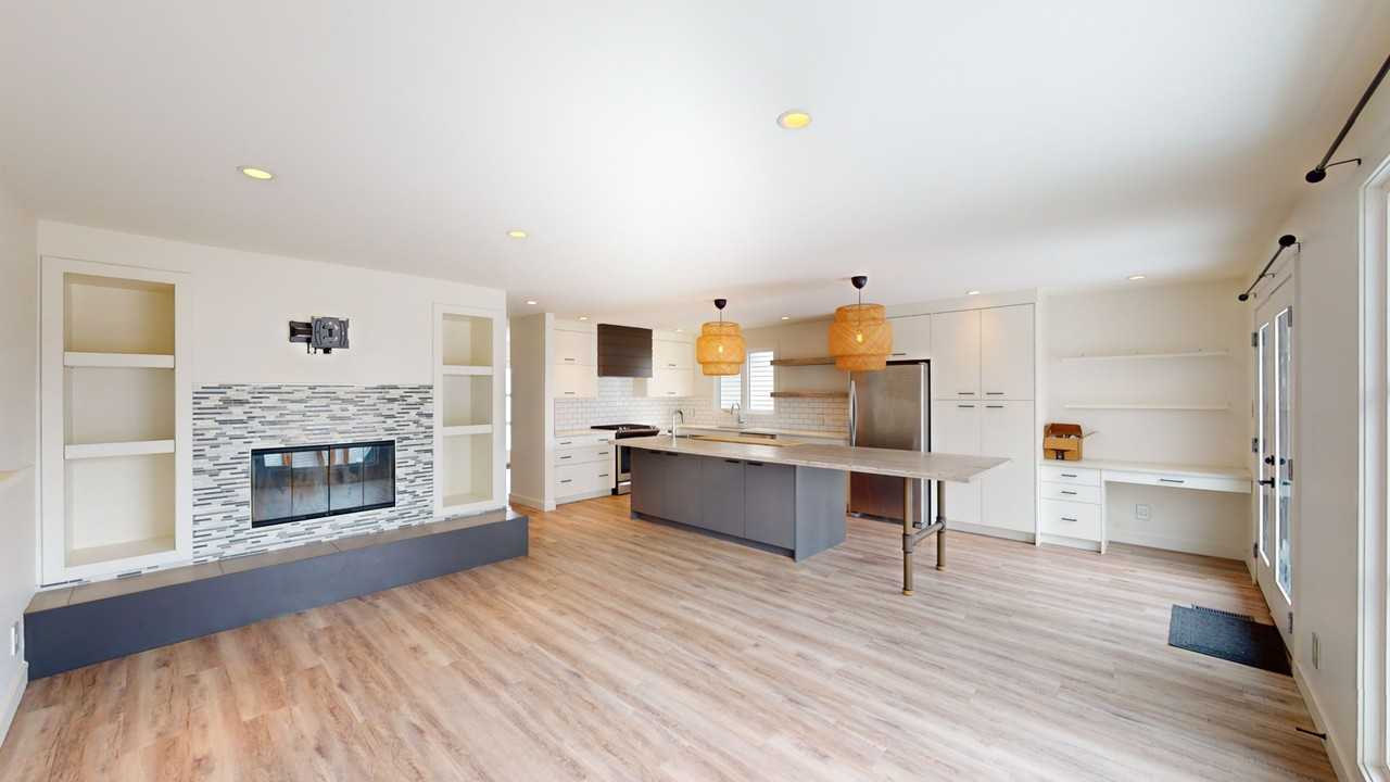 7704 46 Ave Nw - Photo 2 of 16
