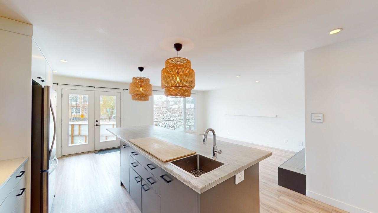 7704 46 Ave Nw - Photo 4 of 16