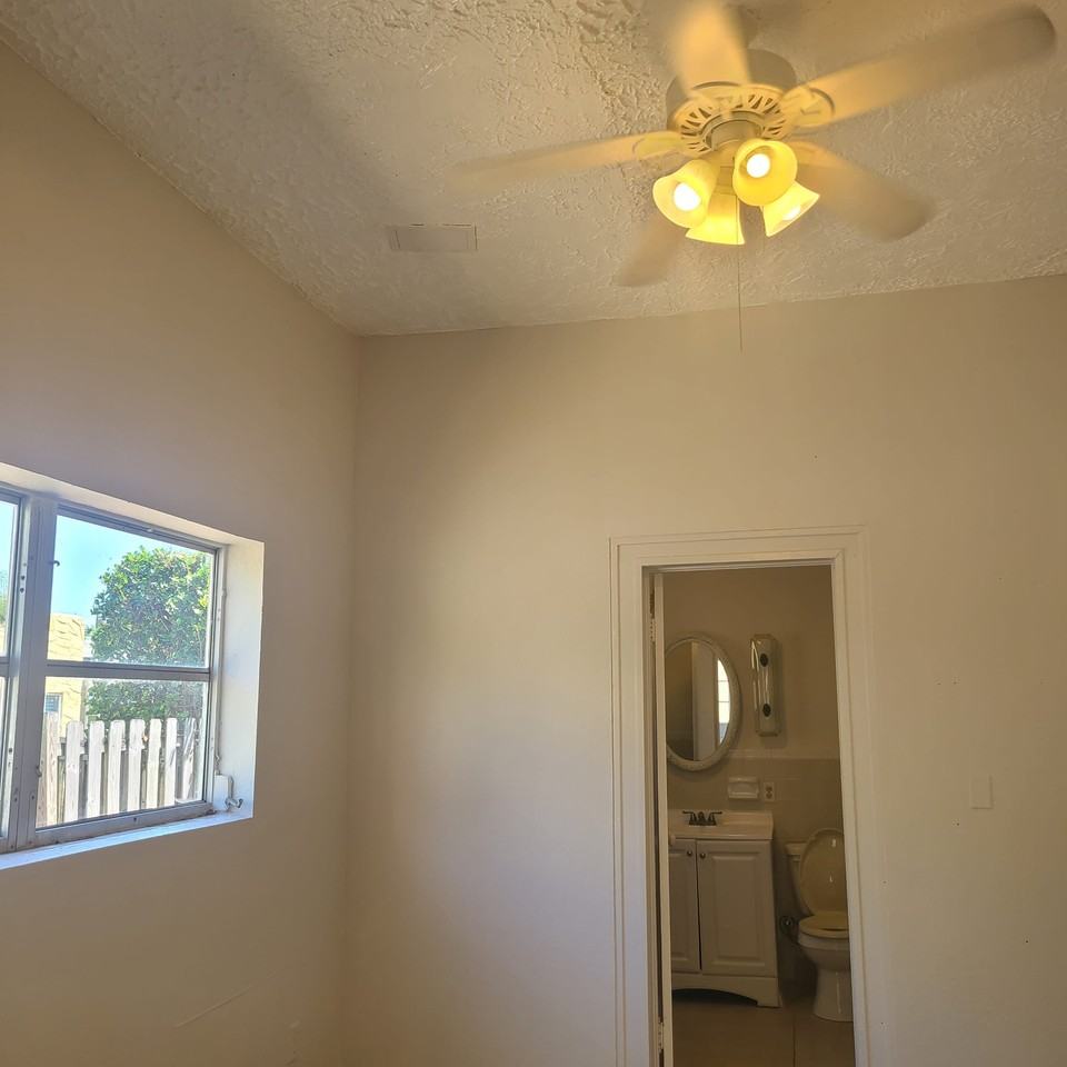 319 Kenilworth Blvd #B - Photo 3 of 32