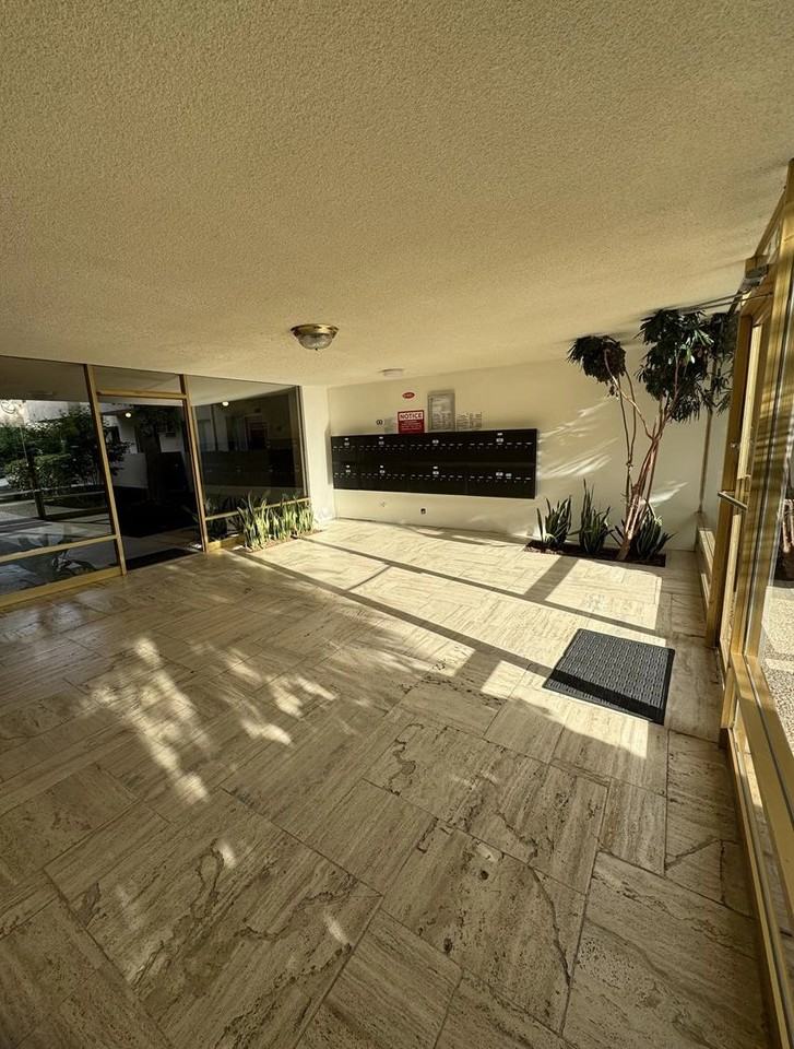 Encino Hillcrest Apartment - Photo 2 of 25