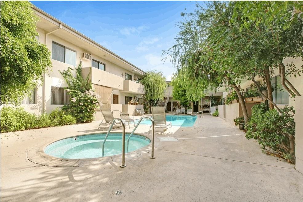 Encino Hillcrest Apartment - Photo 4 of 25